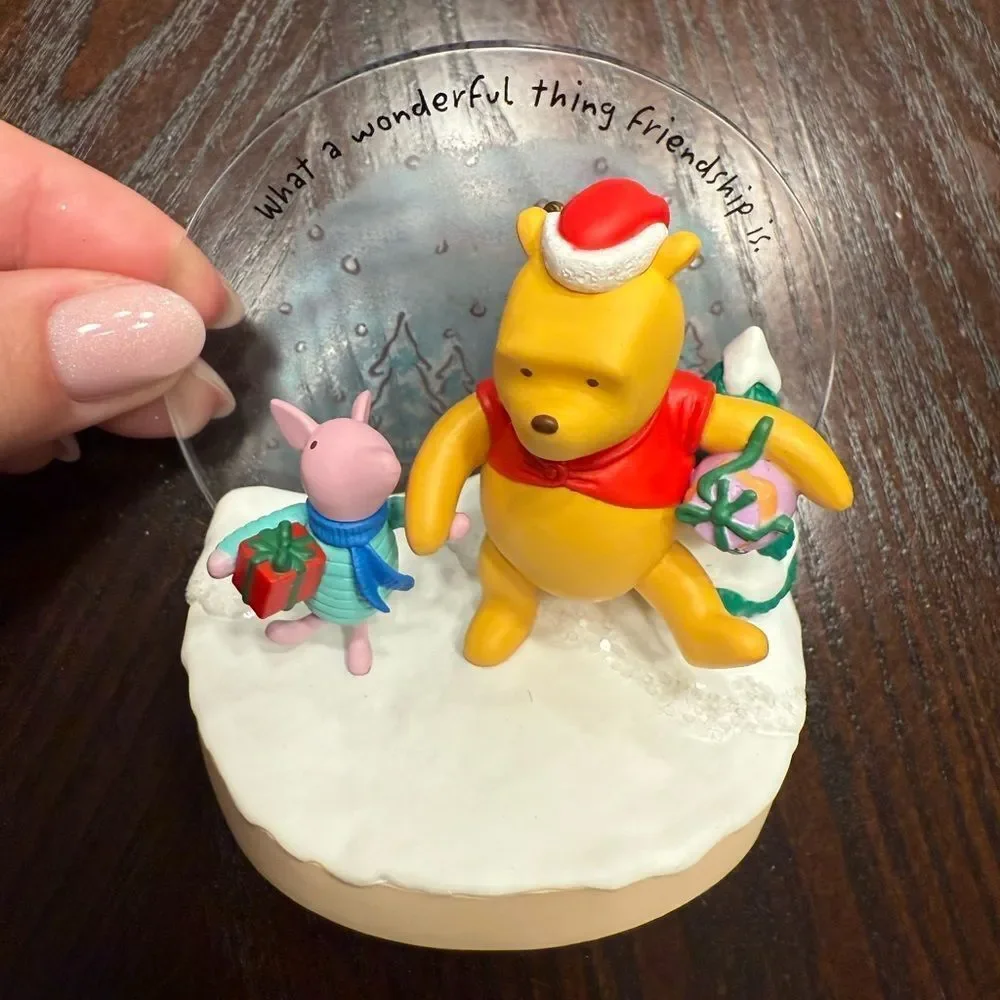 Hallmark Keepsake Ornament TRUE FRIENDS Disney  Winnie the Pooh and Piglet 2005